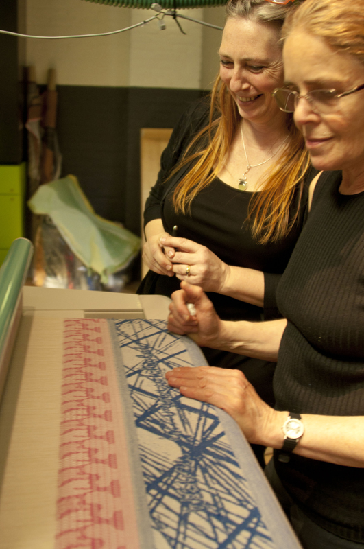 Cathryn Amidei (left) with participant of the TC2 Jacquard course at the Tilburg Textile Museum