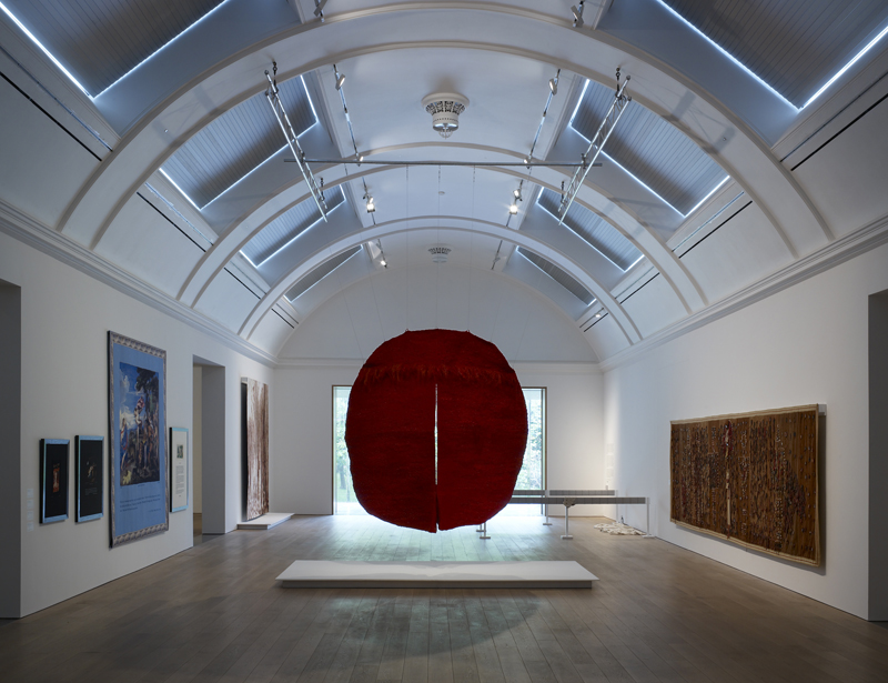 View at the exhibition: Magdalena Abakanowicz, "Abakan Rouge III, 1970/71. Courtesy Toms Pauli Foundation. Photo Michael Pollard