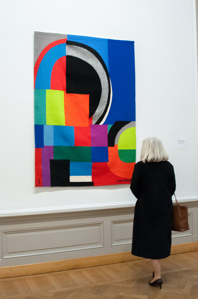 Sonia Delaunay (1885 – 1979 ), Ukraine/ France: La Courbe grise, 1970 – 1972; 135 x 183 cm; wool; collection Fondation Toms Pauli, Lausanne; photo Beatrijs Sterk