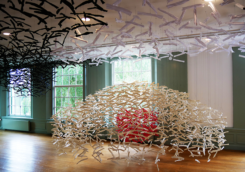 Paul Hayes/USA: Drawing from Another Dimension, 2008, 914 x 914 x 457cm, paper, wire; photo Beatrijs Sterk