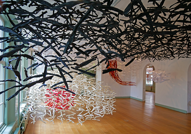 Paul Hayes/USA: Drawing from Another Dimension, 2008, 914 x 914 x 457cm, paper, wire; photo Beatrijs Sterk