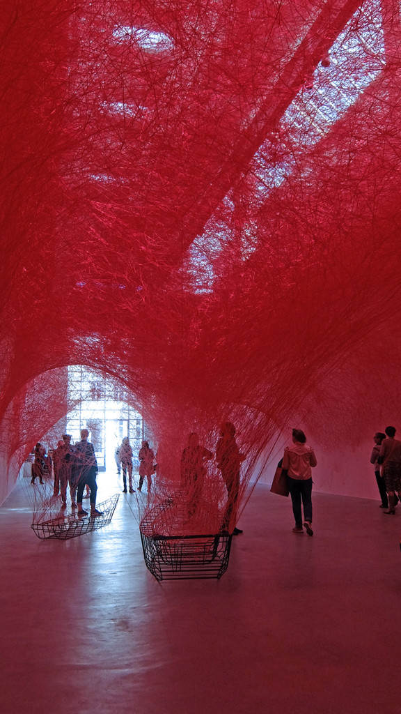 Chiharu Shiota: "Uncertain Journey" Installation view at gallery Blain/Southern, Berlin; photo Beatrijs Sterk