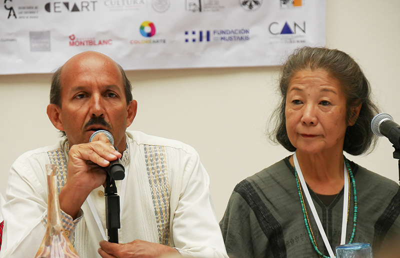 Yoshiko Wada (right) and Alejandro de Ávila at the opening of the 10th International Shibori Symposium