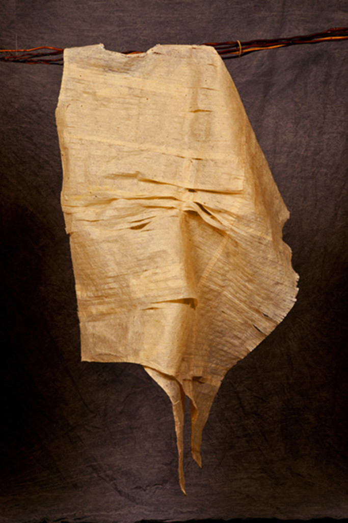 Ja Young Hwang, USA: "Cocoon"; Koean traditional paper hang, beads; 74 x 83 x20 cm